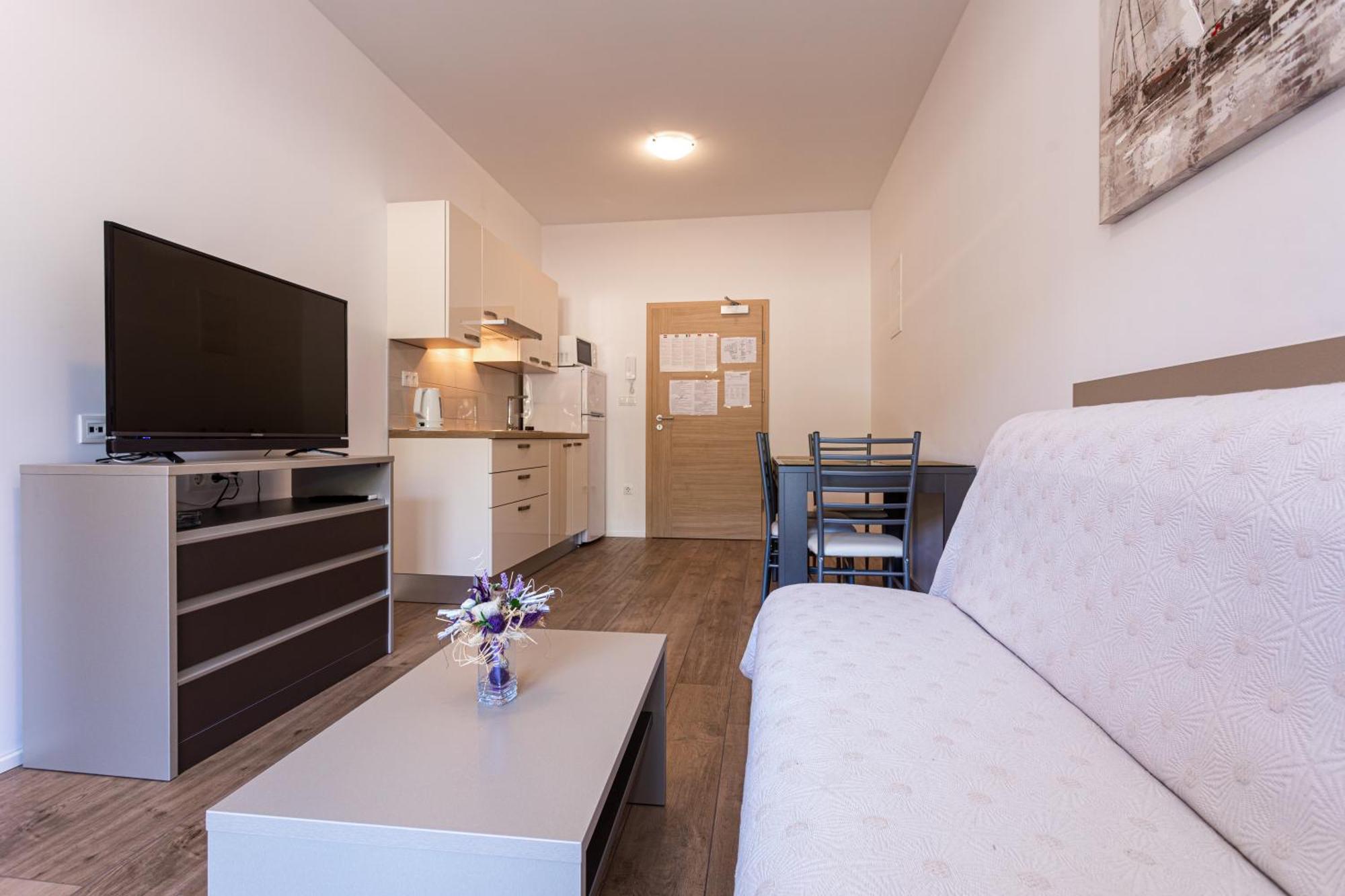 באסקה Apartments Crnekovic Tomislava 8A מראה חיצוני תמונה
