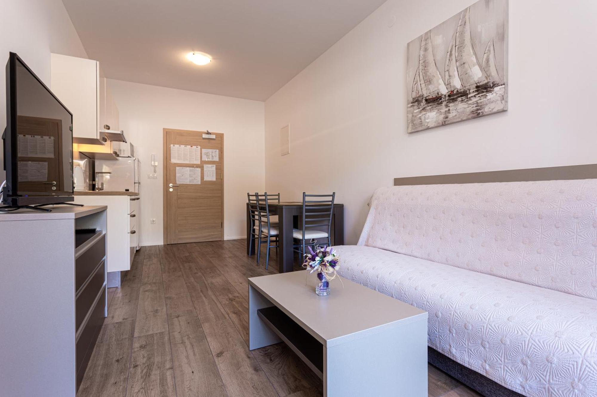 באסקה Apartments Crnekovic Tomislava 8A מראה חיצוני תמונה